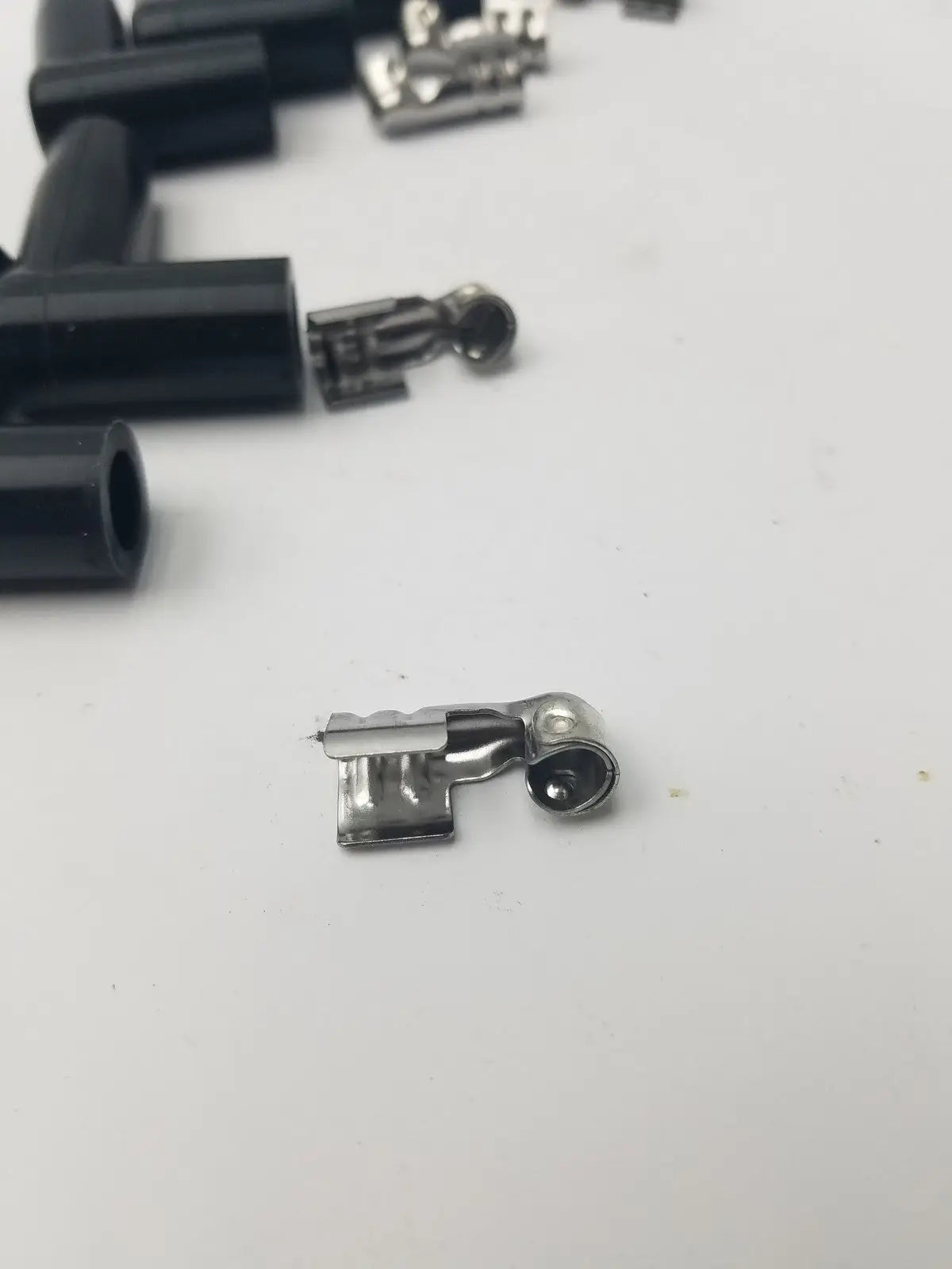 MSD Ignition Spark Plug Wire Terminals & Black 90 Degree Right/Left Angle Boots Ignition Wire Terminals and Boots, second-hand product photo 10