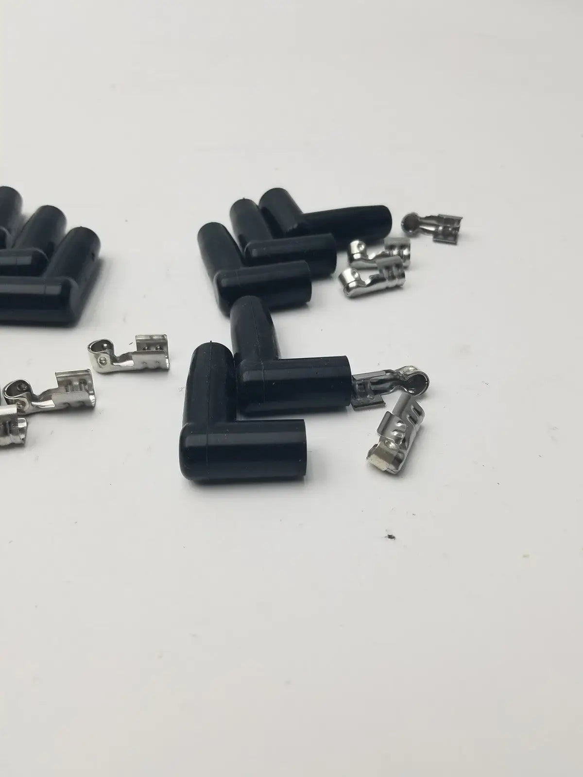 MSD Ignition Spark Plug Wire Terminals & Black 90 Degree Right/Left Angle Boots Ignition Wire Terminals and Boots, second-hand product photo 8