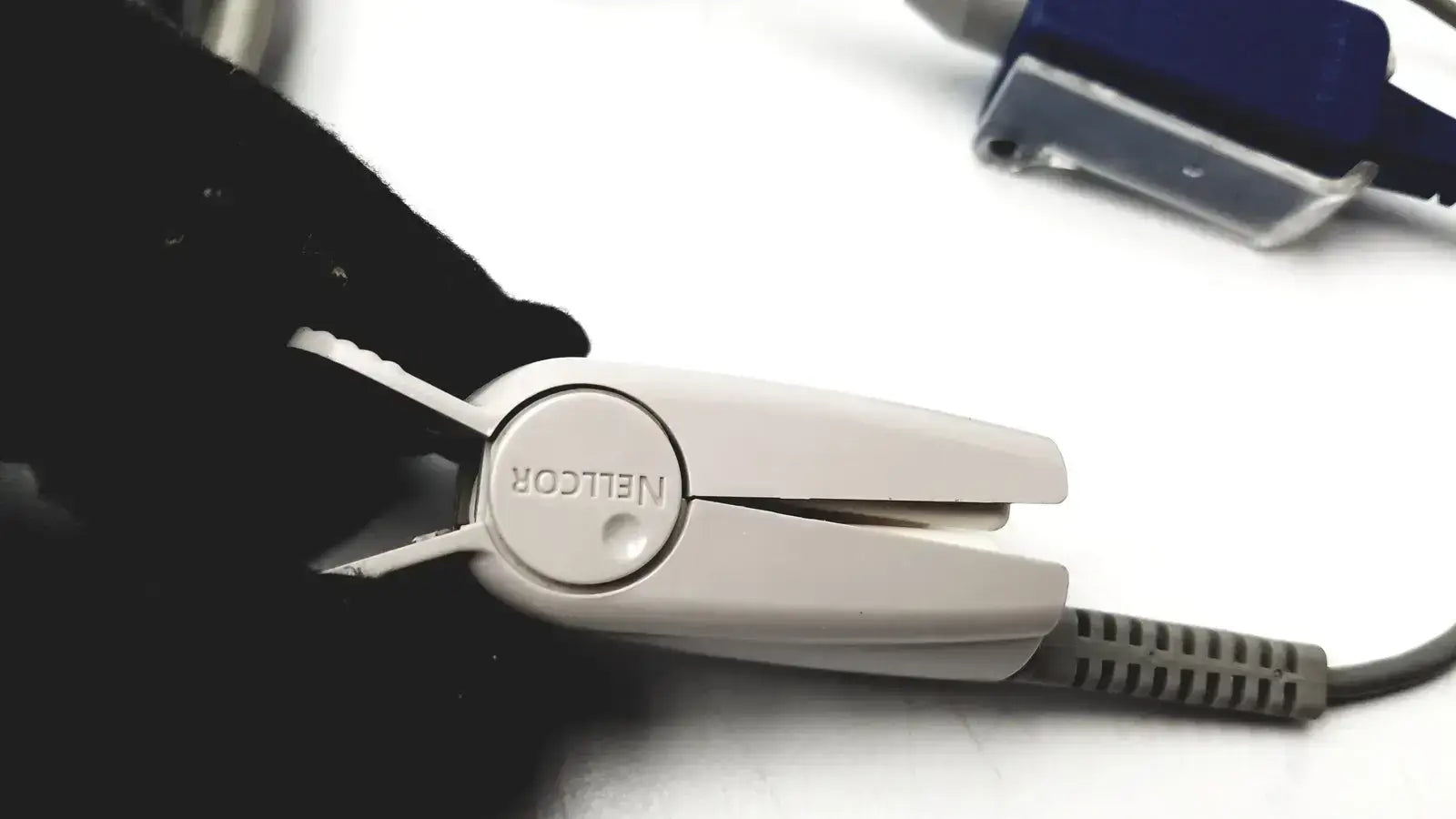 Nellcor DEC-4 / DEC-8 Sensor Extension Cable & OxiMax Spo2 Sensor Adult Pulse Oximetry Accessory, as-is (for parts) product photo 7