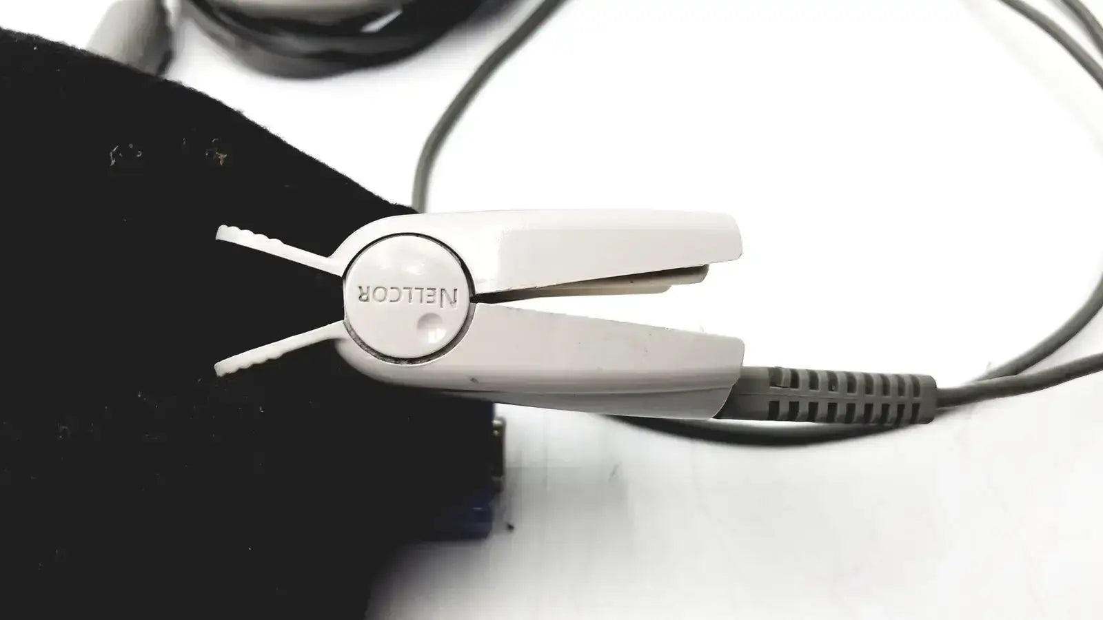 Nellcor DOC-10 Adapter Cable & Nellcor OxiMax Spo2 Sensor Adult Pulse Oximetry Accessories, as-is (for parts) product photo 8