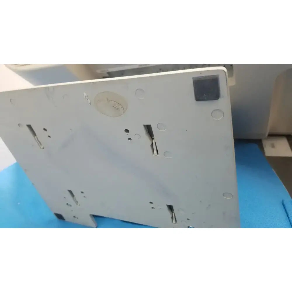 Nihon Kohden Elo Touchsystems ET2400L-8CJM-1-BG-NKD-G Touchscreen Monitor Touchscreen Monitor, as-is (for parts) product photo 9