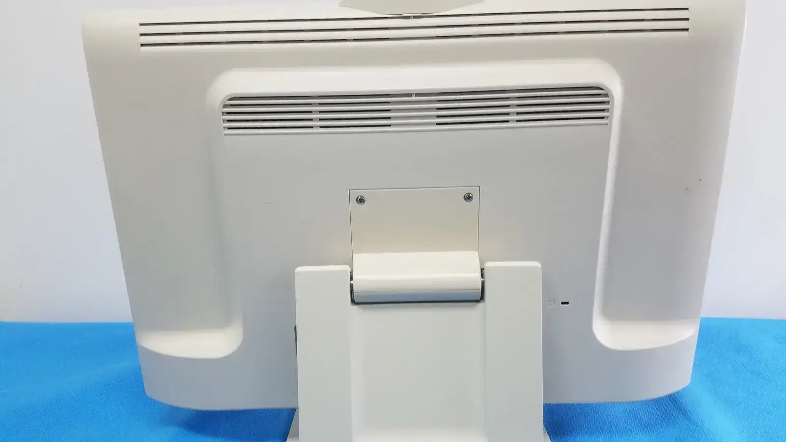 Nihon Kohden Elo Touchsystems ET2400L-8CJM-1-BG-NKD-G Touchscreen Monitor Touchscreen Monitor, as-is (for parts) product photo 4