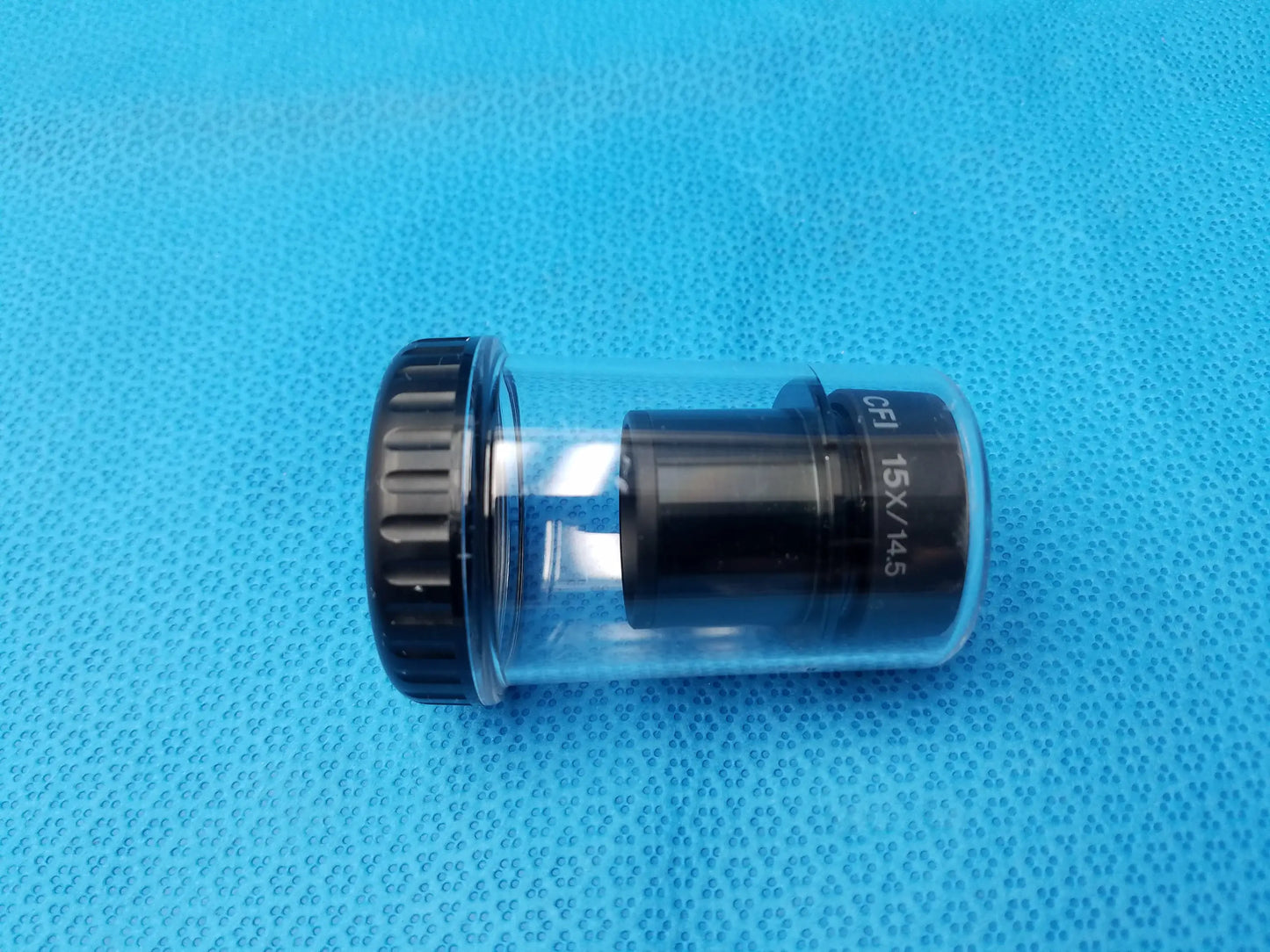 Black nikon cfi 15x microscope eyepiece lens with field number 14.5 in clear plastic storage case