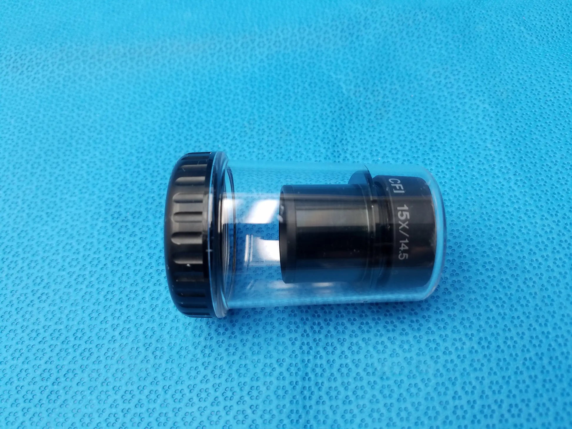 Black nikon cfi 15x microscope eyepiece lens with field number 14.5 in clear plastic storage case