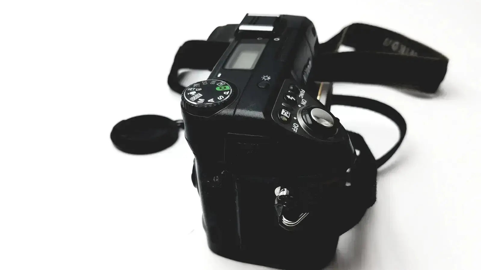 Nikon Coolpix E8400 8.0 Mega Pixels Digital Camera ED - Untested Digital Camera, as-is (for parts) product photo 10