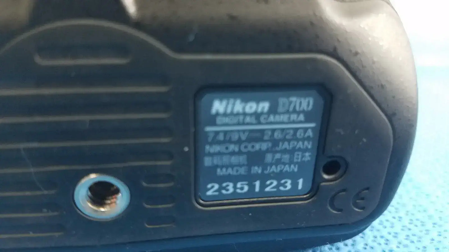 Nikon D700 Digital SLR Camera - Black Digital SLR Camera, as-is (for parts) product photo 3