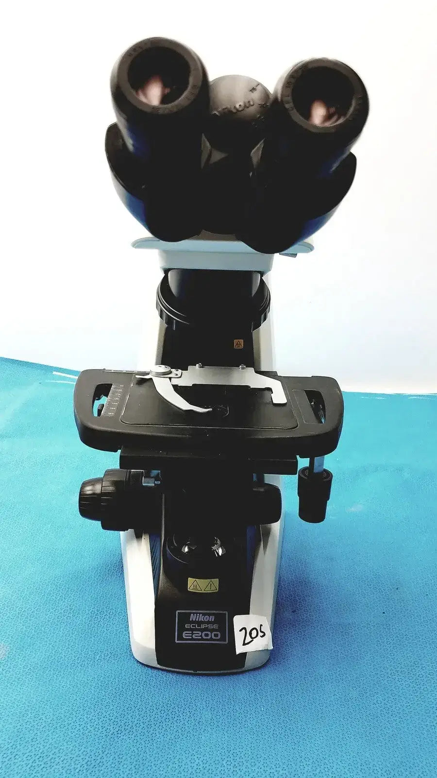 Nikon E200 Microscope with Polarizer Analyzer 4X 10X 40X 100X Objectives Microscope, second-hand product photo 1