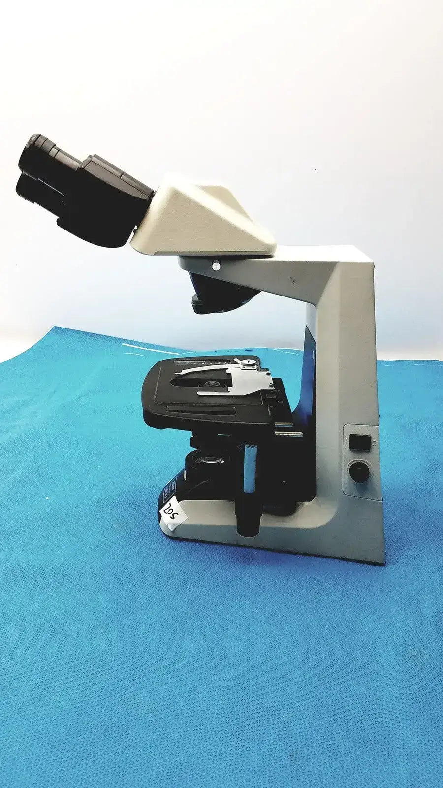Nikon E200 Microscope with Polarizer Analyzer 4X 10X 40X 100X Objectives Microscope, second-hand product photo 4