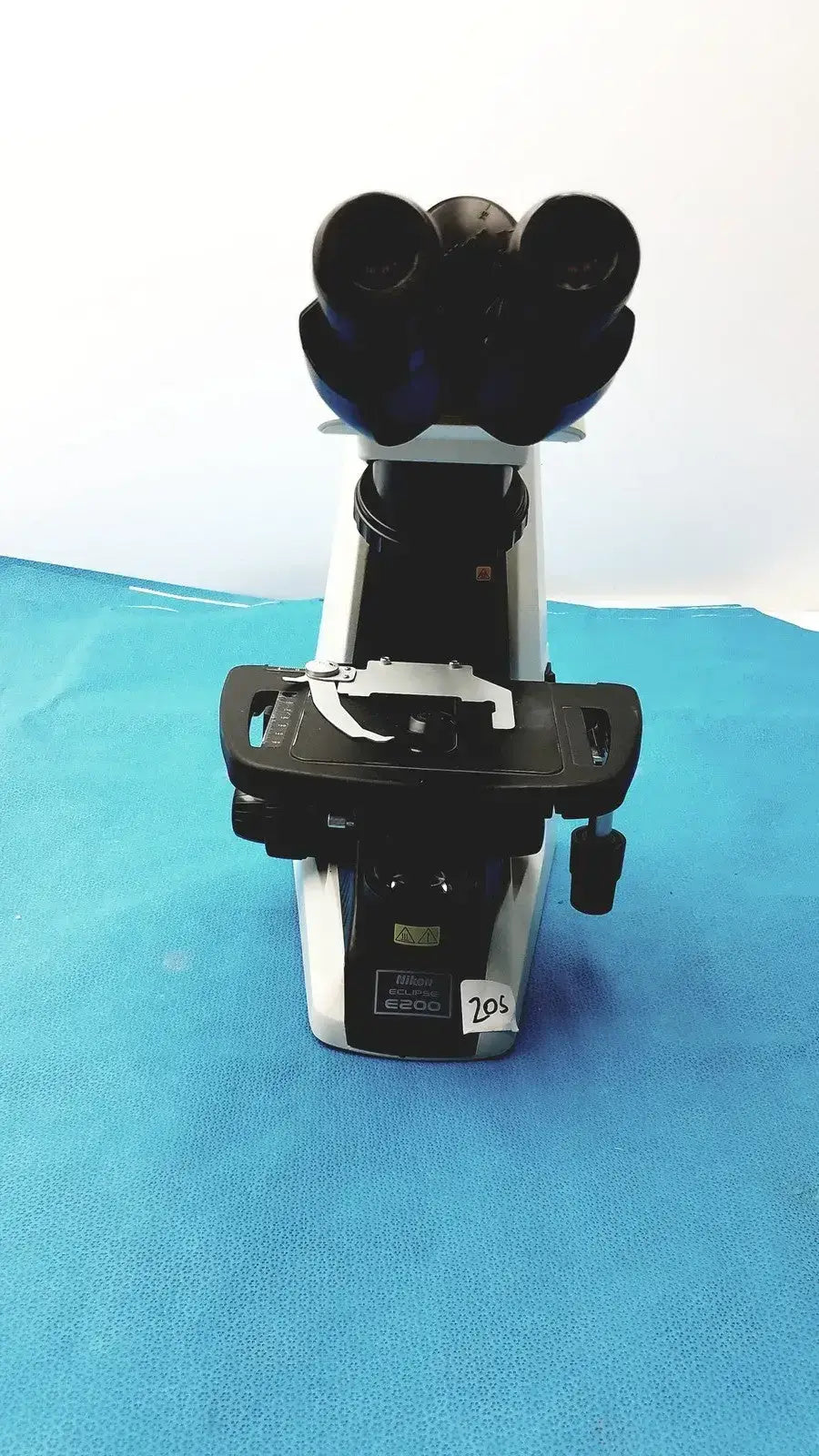 Nikon E200 Microscope with Polarizer Analyzer 4X 10X 40X 100X Objectives Microscope, second-hand product photo 2