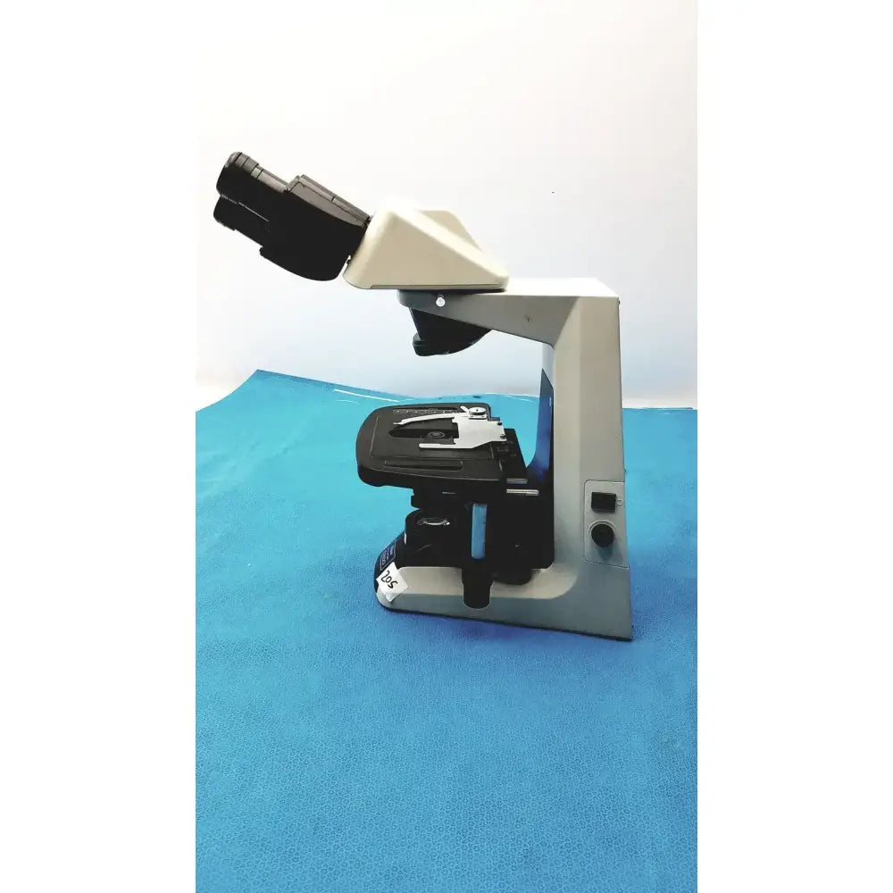 Nikon E200 Microscope with Polarizer Analyzer 4X 10X 40X 100X Objectives Microscope, second-hand product photo 4