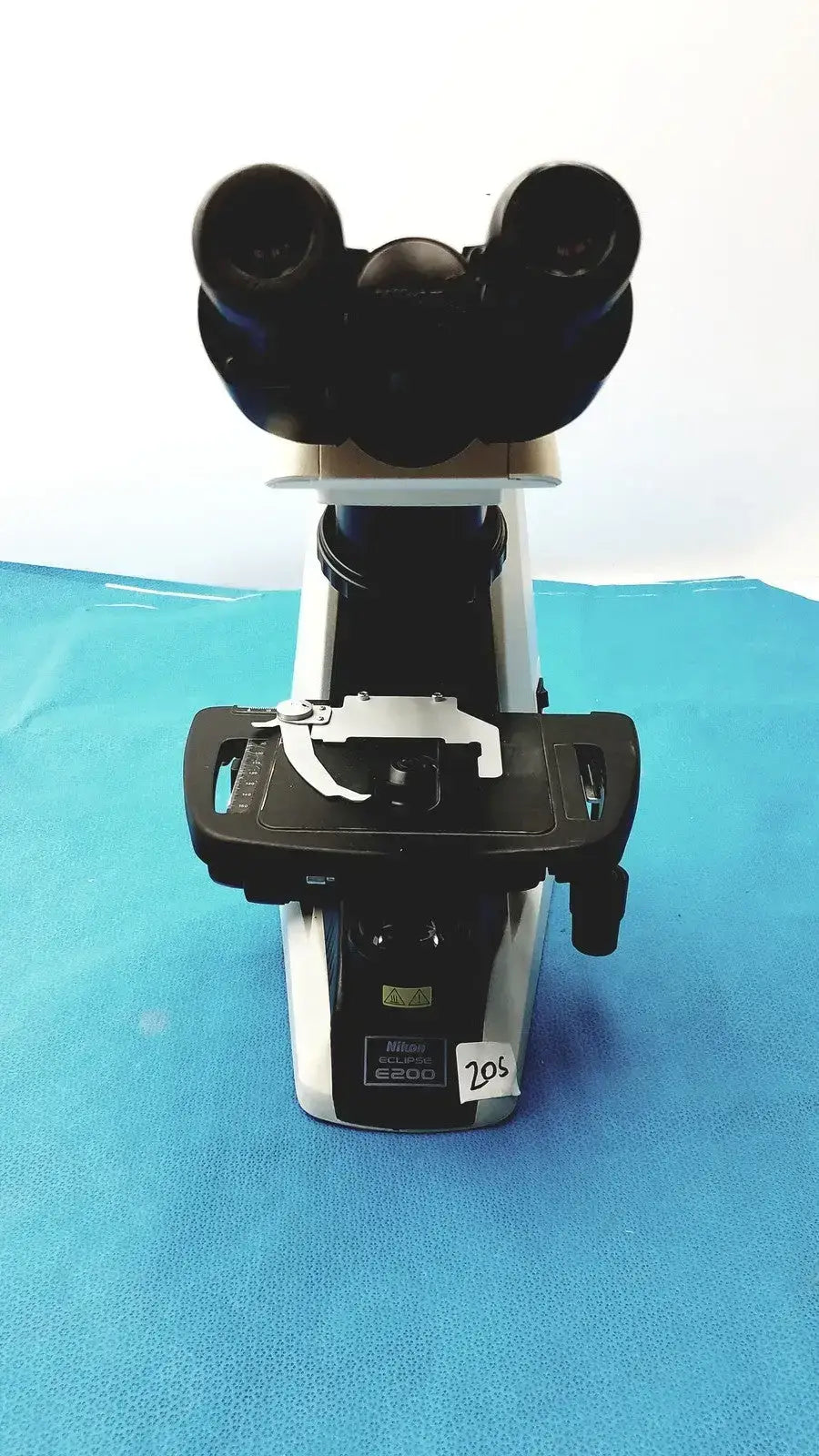Nikon E200 Microscope with Polarizer Analyzer 4X 10X 40X 100X Objectives Microscope, second-hand product photo 3
