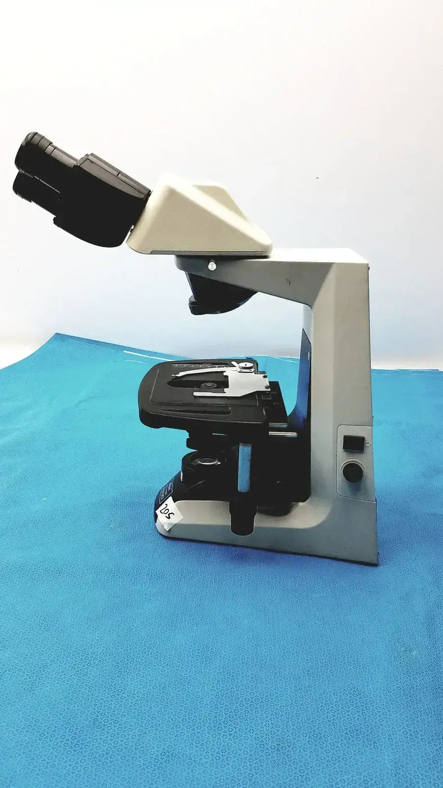 Nikon E200 Microscope with Polarizer Analyzer 4X 10X 40X 100X Objectives Microscope, second-hand product photo 5