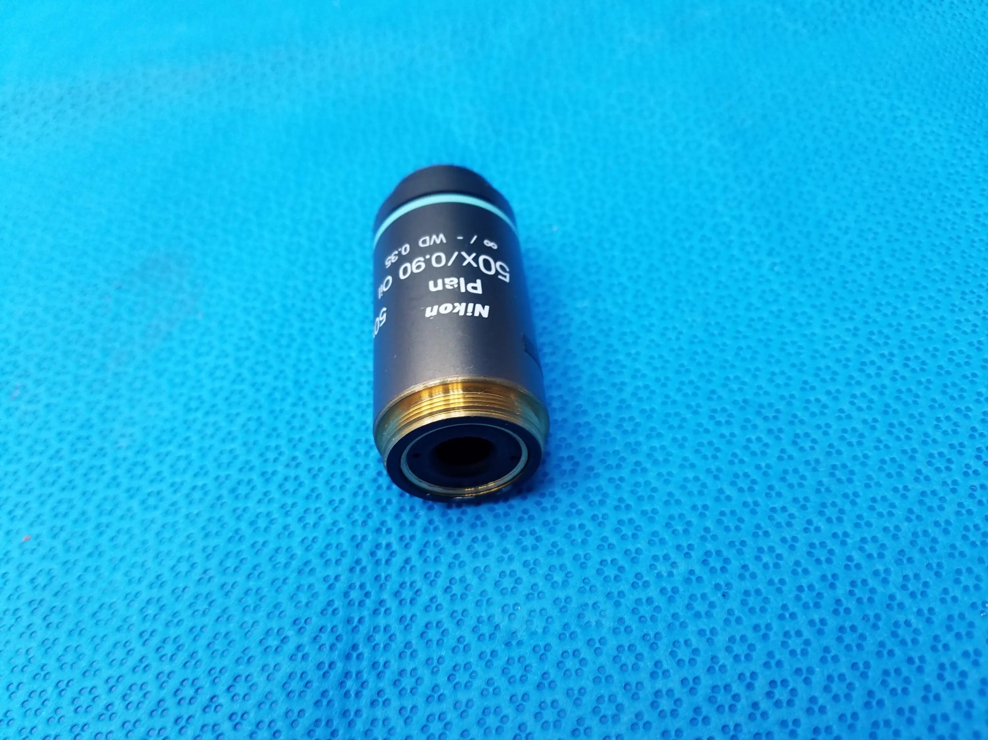 Nikon plan 50x 0.90 microscope objective with black body and gold threaded mount compatible with nikon microscopes