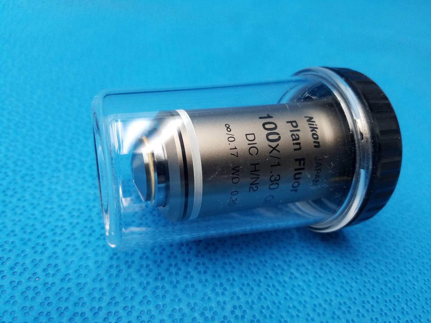 Nikon plan fluor microscope objective 100x 1.30 oil DIC ha2 with metallic body and black cap in clear protective casing compatible Nikon