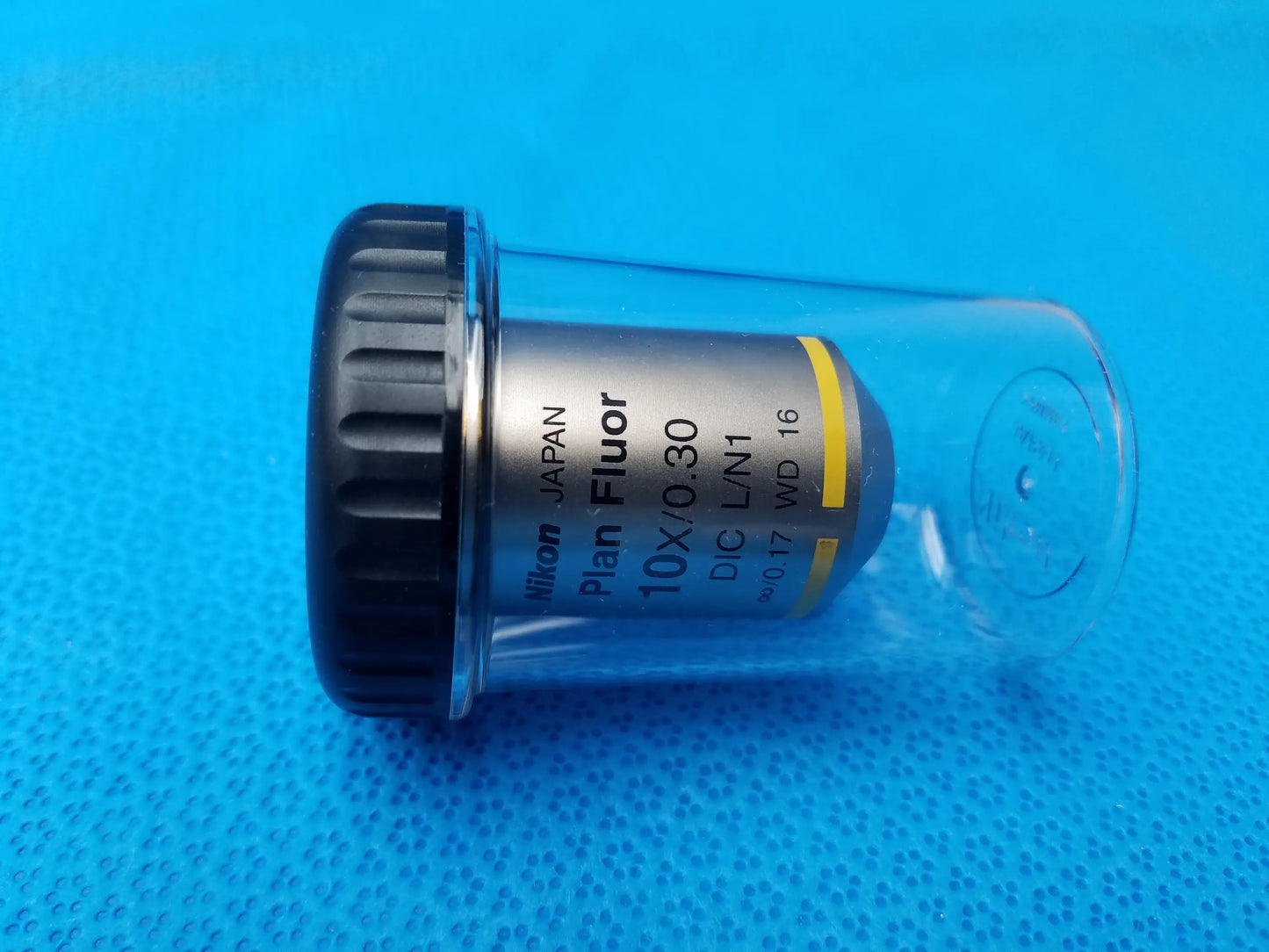 Nikon plan fluor microscope objective 10x 0.30 with 16 mm working distance in clear case with black cap and yellow stripe