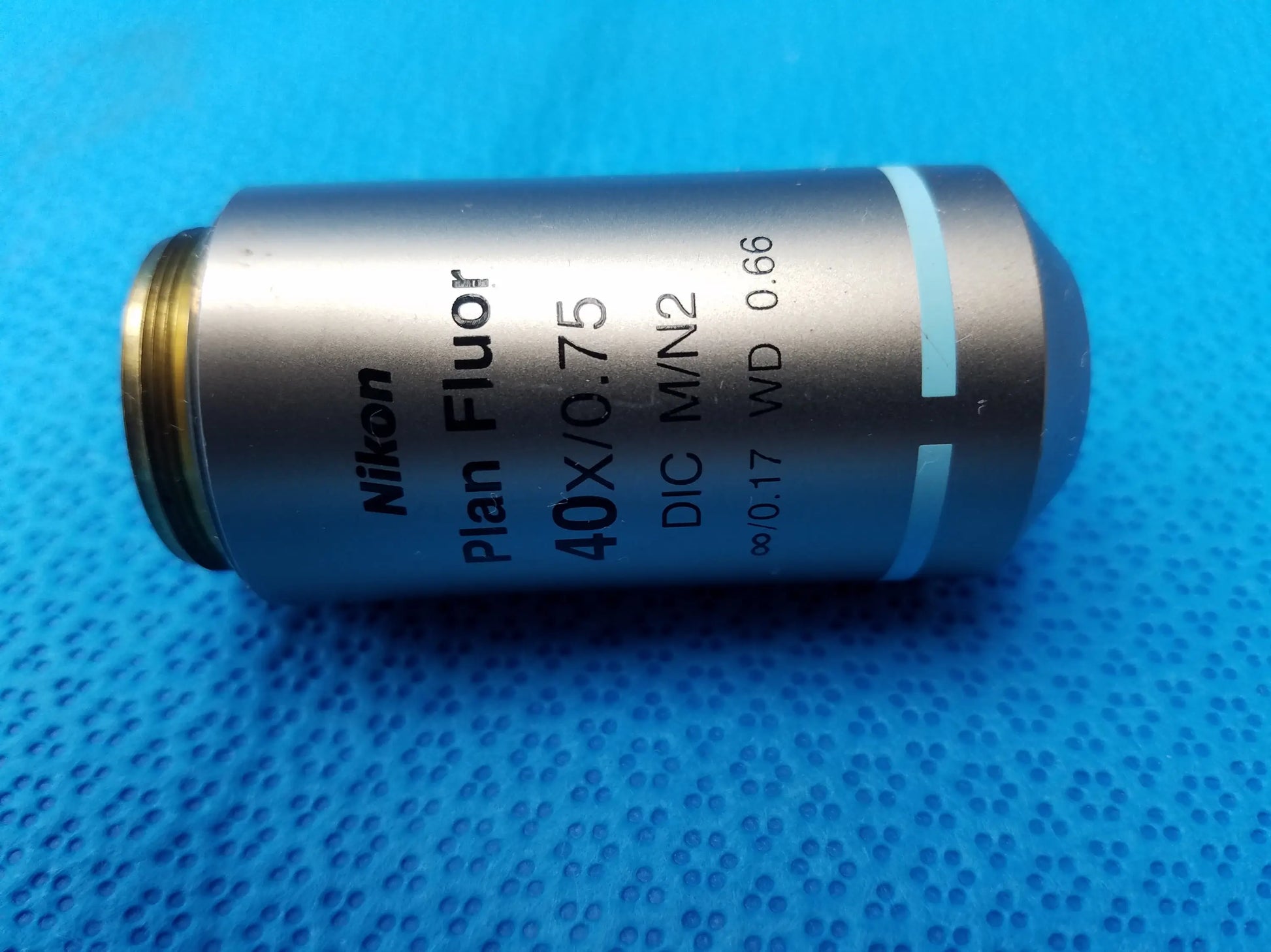 Nikon plan fluor 40x 0.75 microscope objective with metallic silver body and light blue stripes compatible Nikon use
