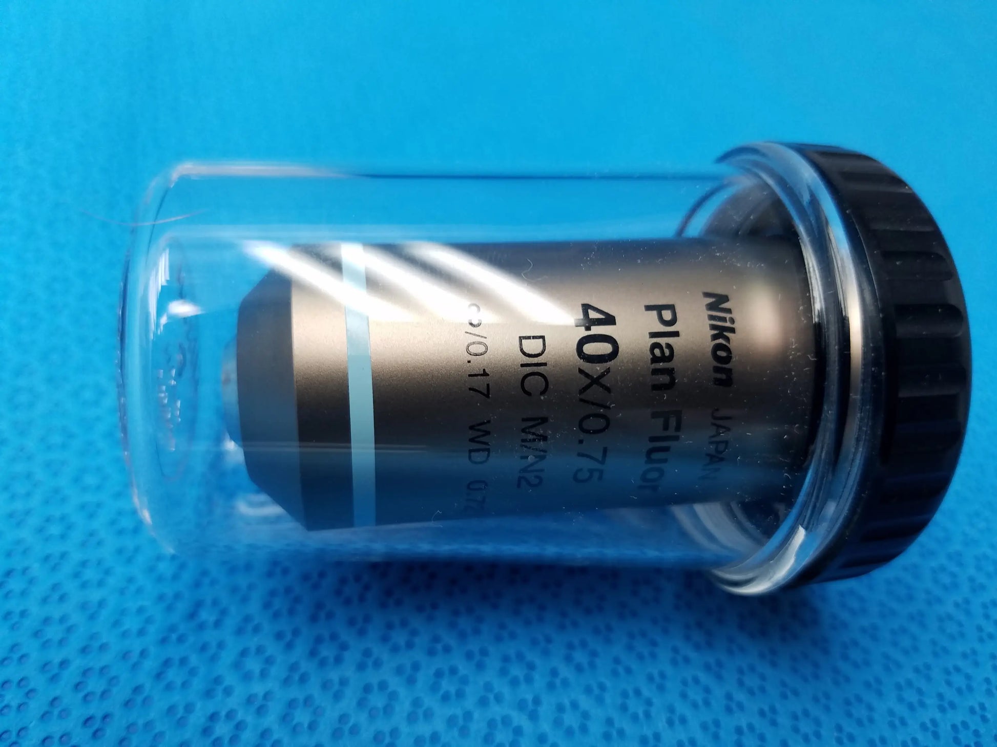 Nikon plan fluor 40x 0.75 dic m2 microscope objective lens with metallic barrel in clear casing compatible nikon