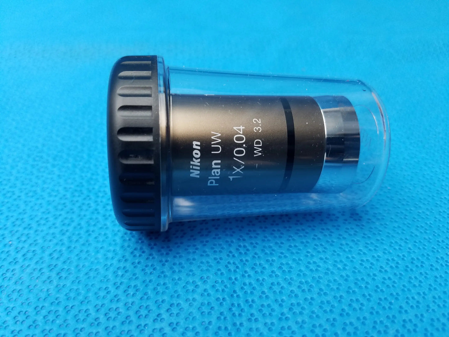 Nikon plan uw 1x/0.04 black microscope objective lens with clear protective casing for compatible Nikon microscope systems