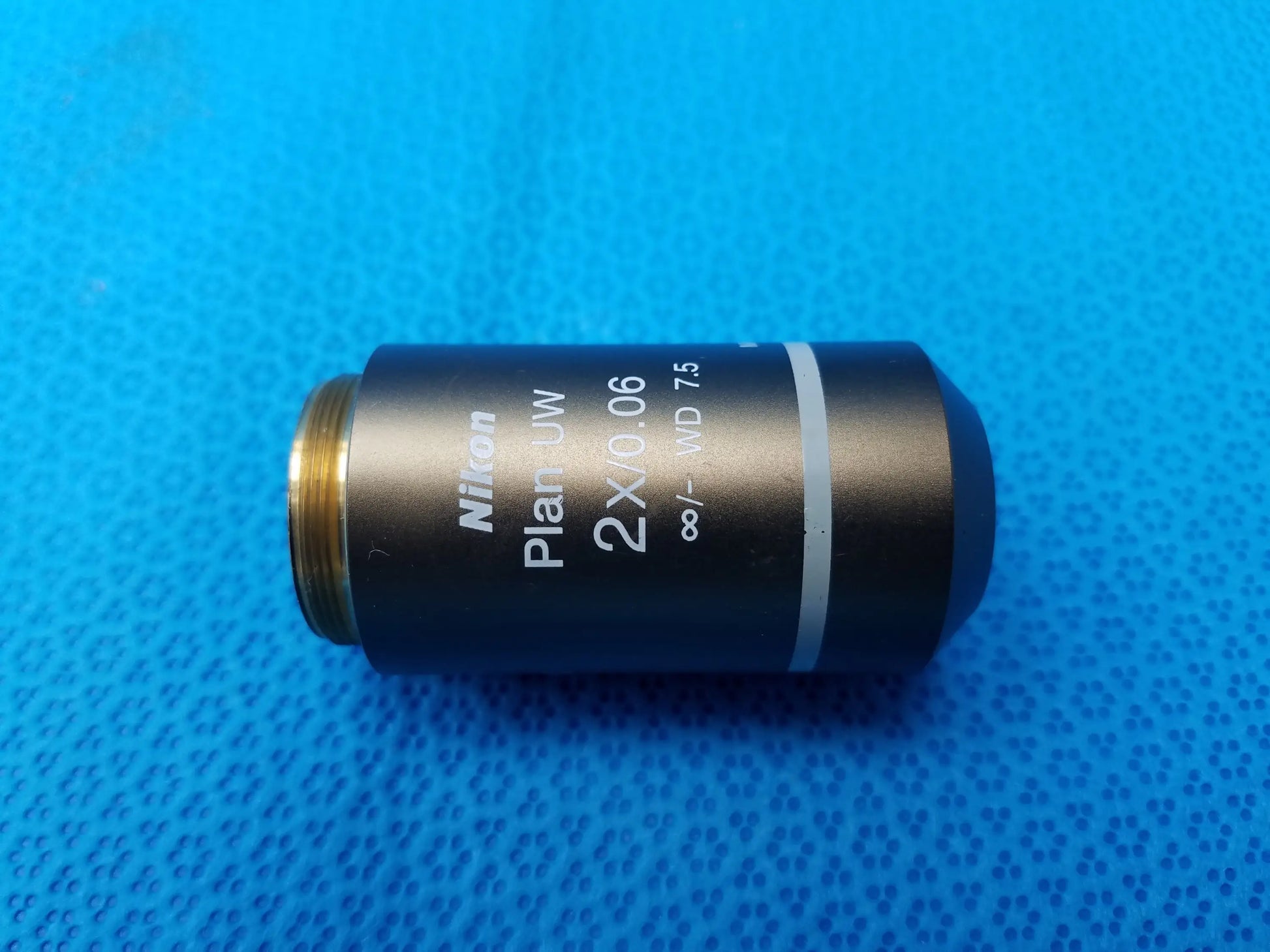 Nikon Plan UW 2x/0.06 microscope objective with matte black body gold threaded mount numerical aperture 0.06 working distance 7.5