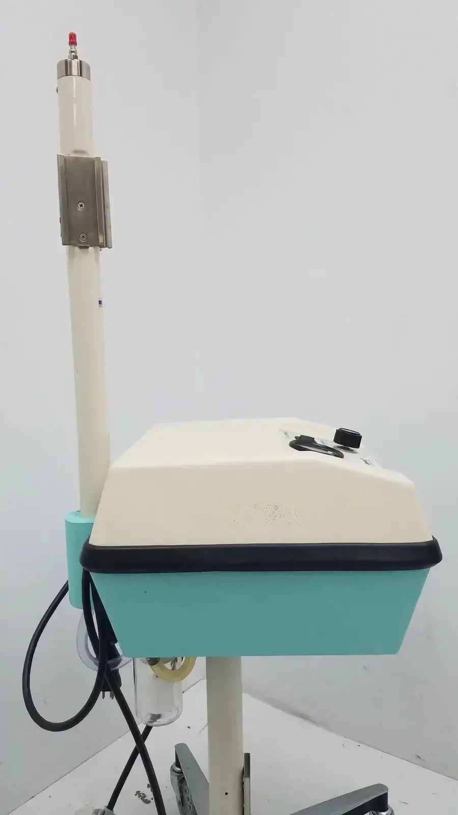 Ohio Medical Instavac l Portable Suctiion Pump With Stand Portable Suction Pump, second-hand product photo 2