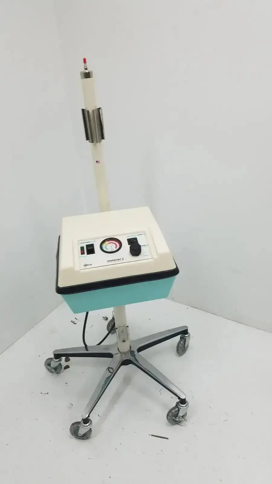 Ohio Medical Instavac l Portable Suctiion Pump With Stand Portable Suction Pump, second-hand product photo 1