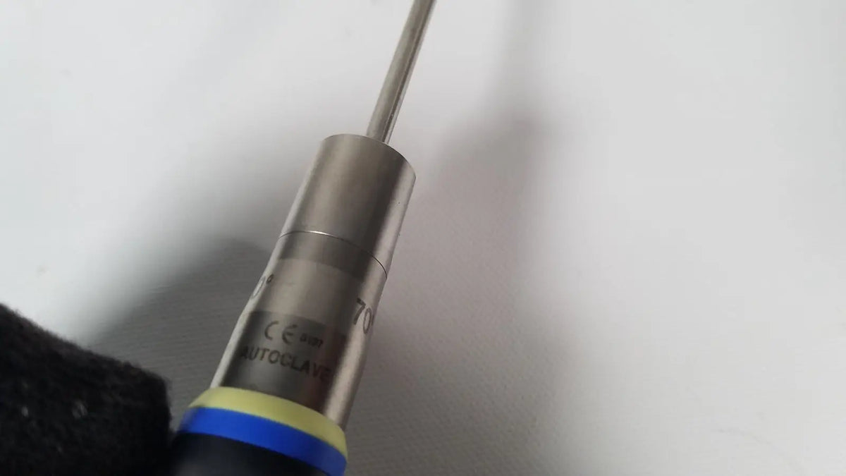 Silver metallic olympus a22003a 4mm 70 degree scope probe with blue and yellow bands labeled autocлав on its surface