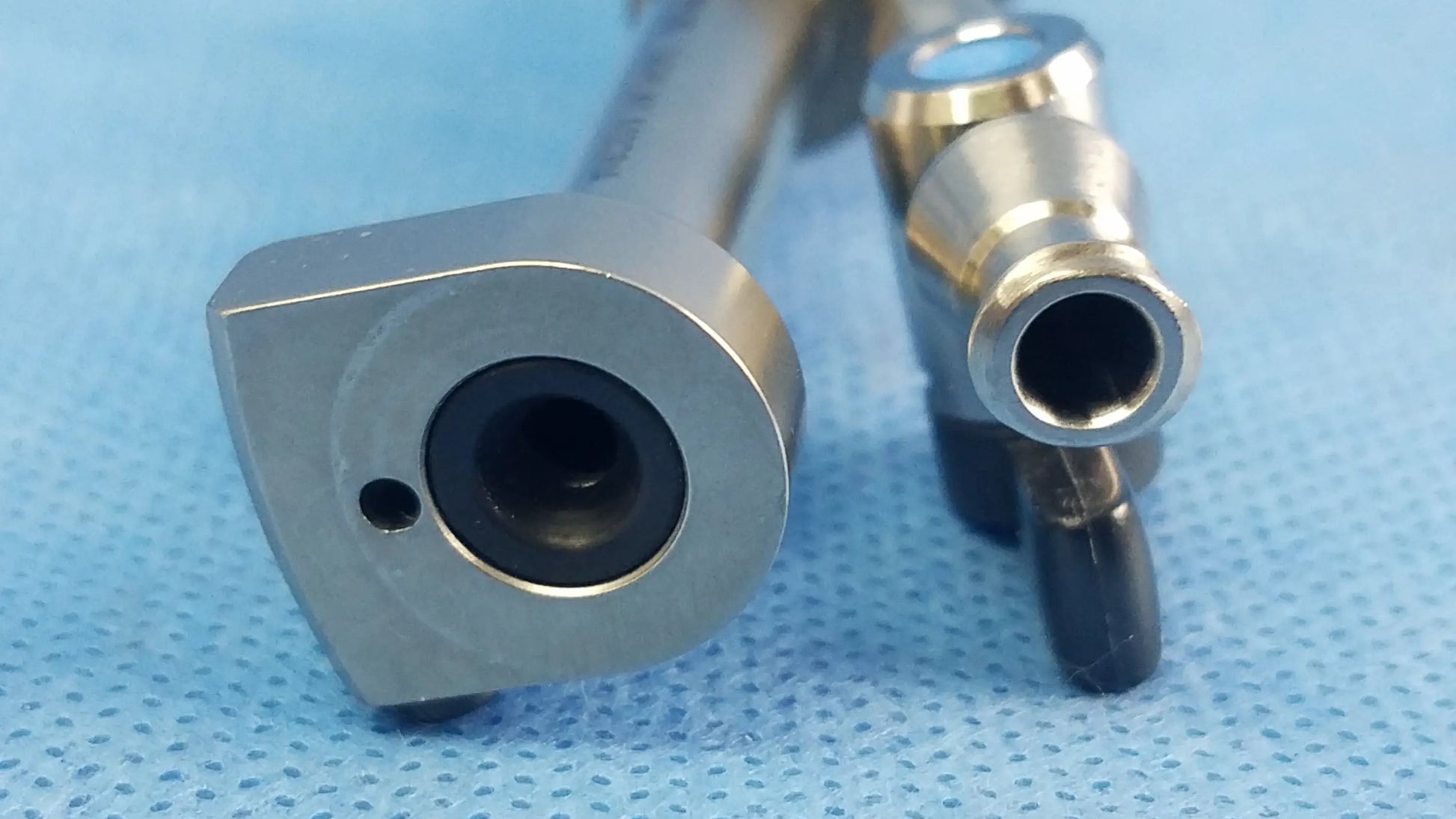 Silver-colored metallic working insert with square head and acmi silicone seals for Olympus hystero-resectoscope