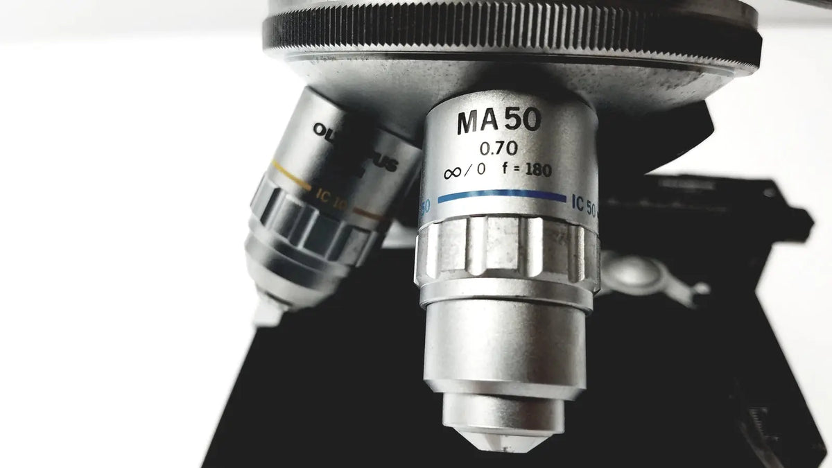 Silver olympus optical bh2-uma microscope objective lens with 0.70 numerical aperture and metallic finish