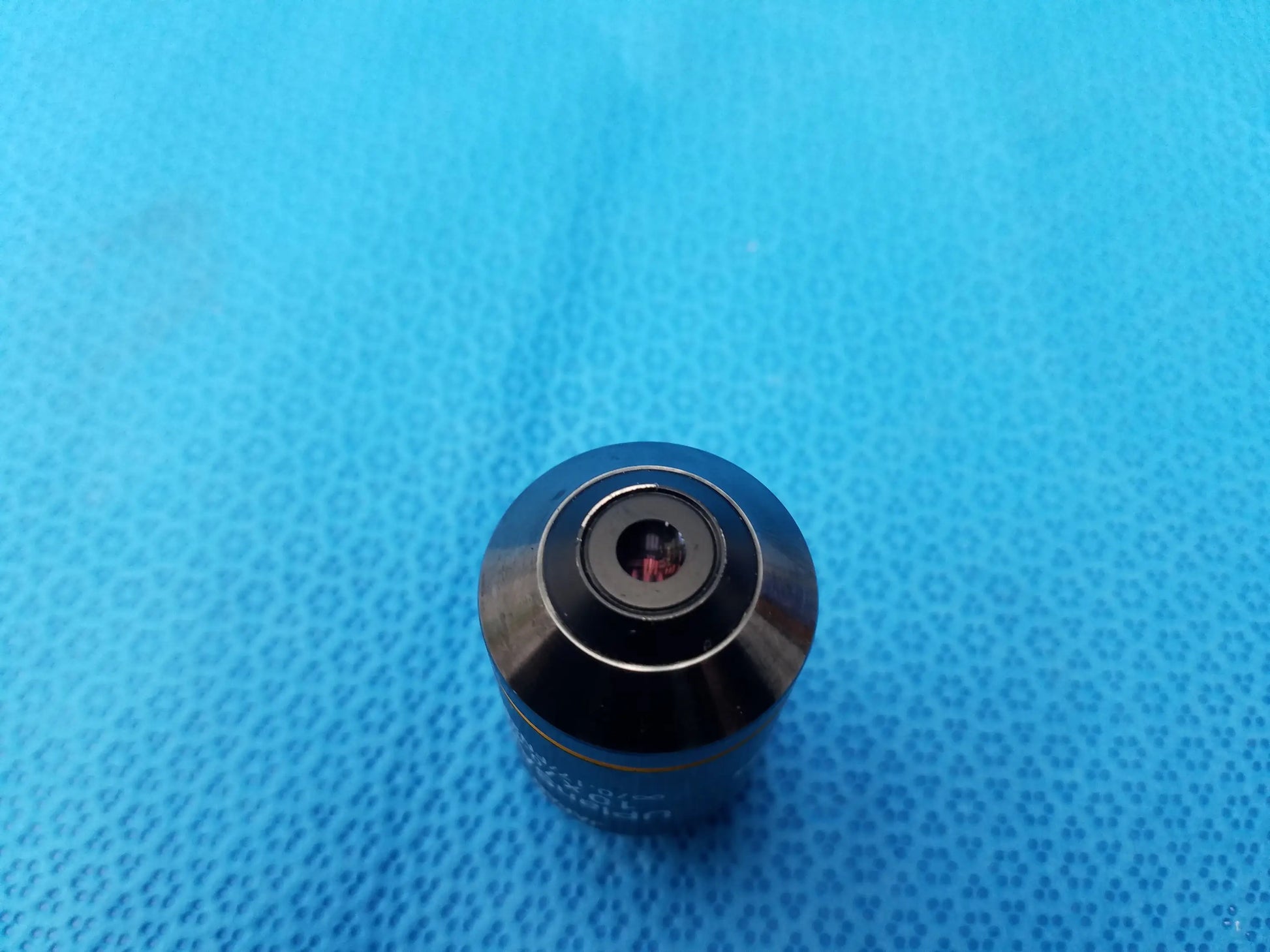 Black cylindrical microscope objective with metallic rim and aperture compatible olympus uplansapo 10x lens