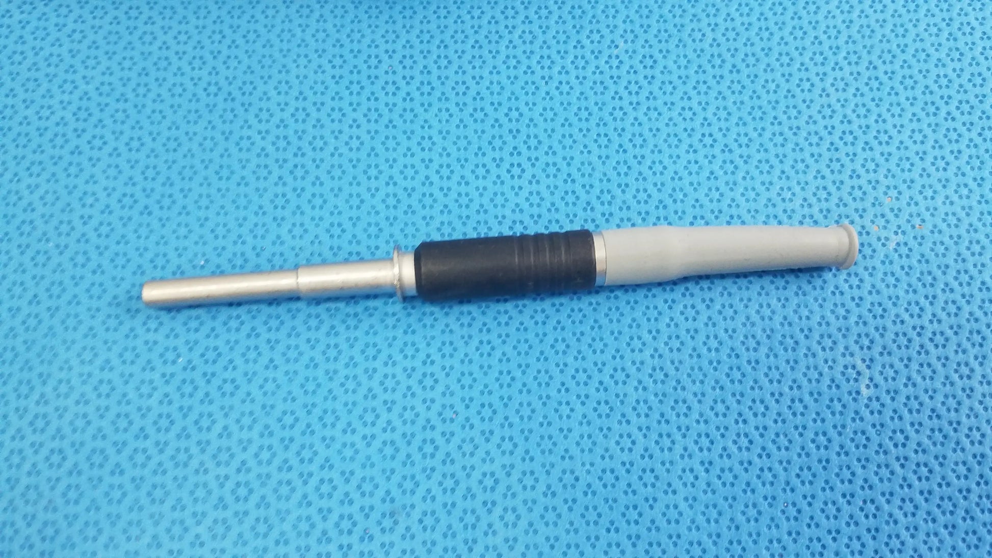 Silver and black metal olympus wa03300a light guide cable with textured grip for medical equipment use