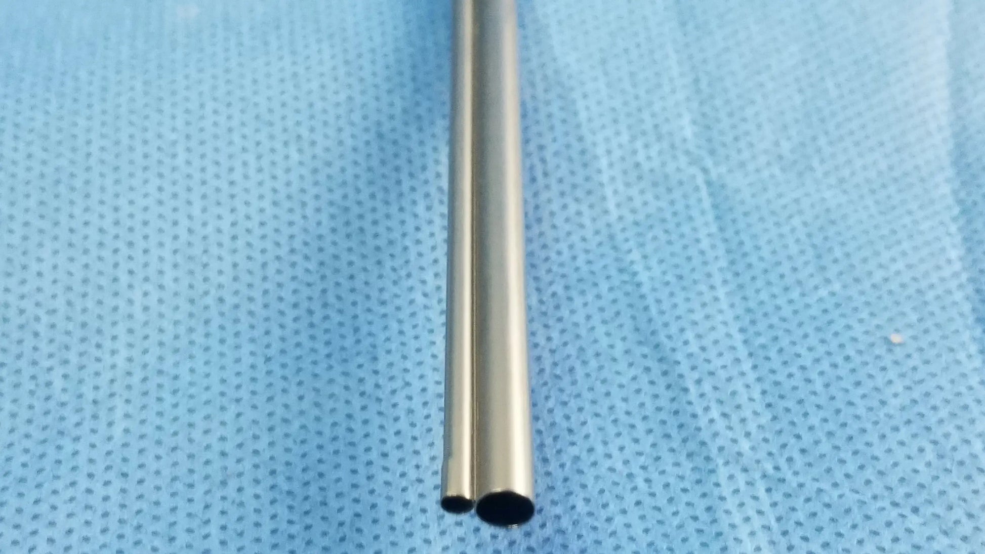 A sleek metallic silver passive monopolar working element with polished cylindrical tube for surgical use olympus wa22067a