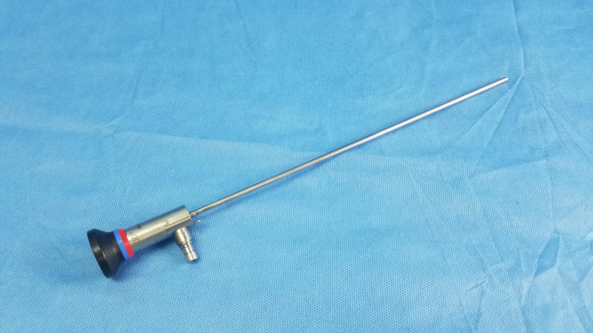 Silver oes elite wa2t430a rigid telescope with a black red and blue rubberized handle for surgical use