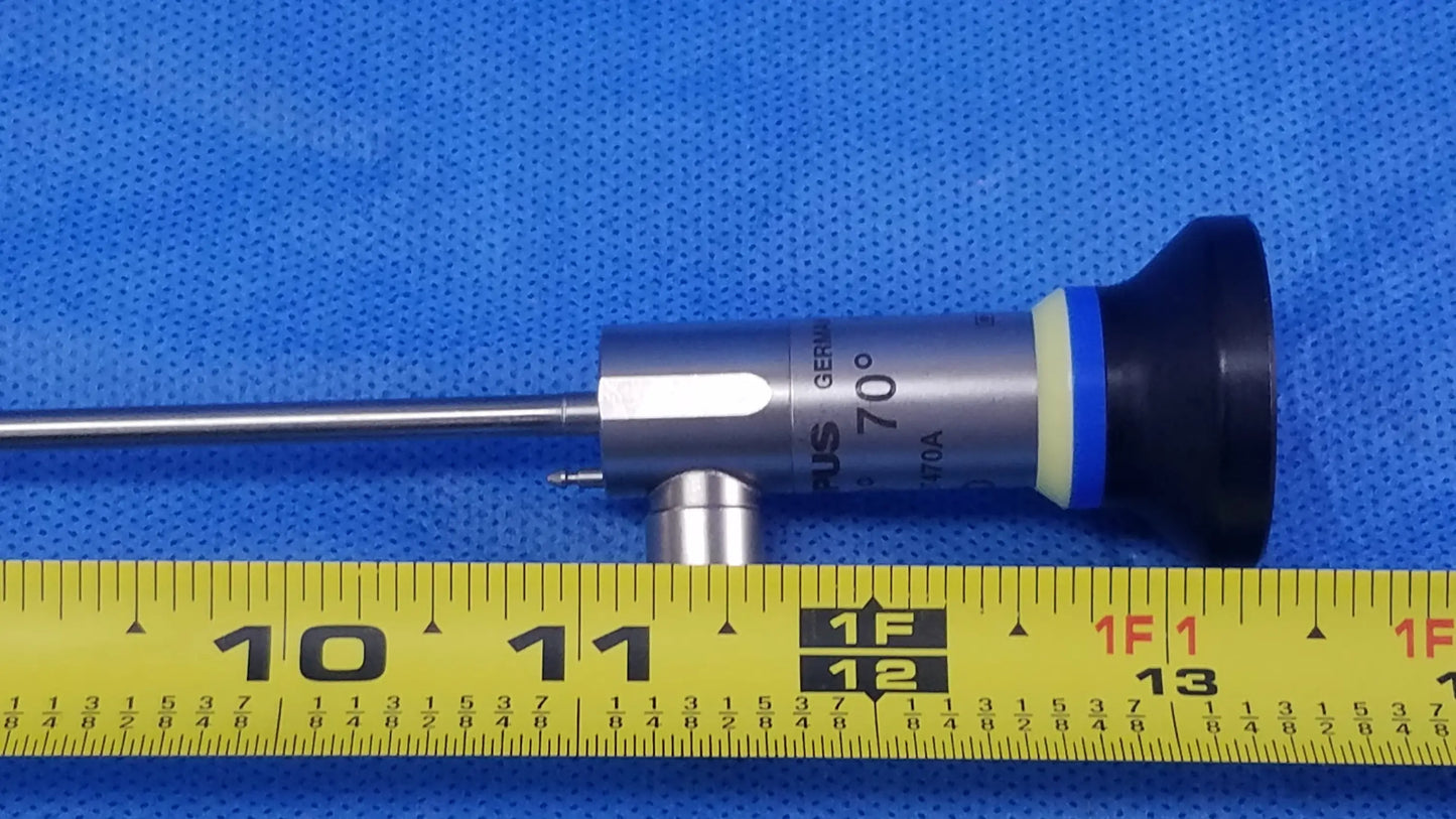 Silver rigid telescope wa2t470a oes elite with black tip blue-yellow ring marked 70 degrees on metallic body