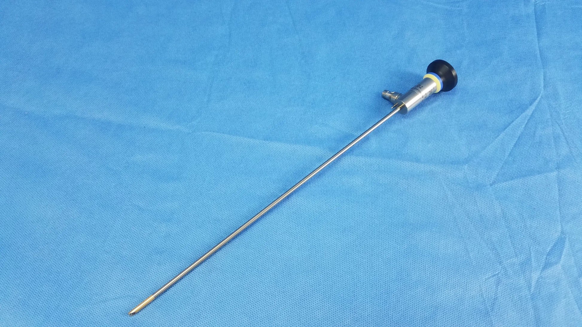 Silver Olympus WA2T470A OES Elite rigid telescope with black ergonomic handle and metallic shaft for surgical use