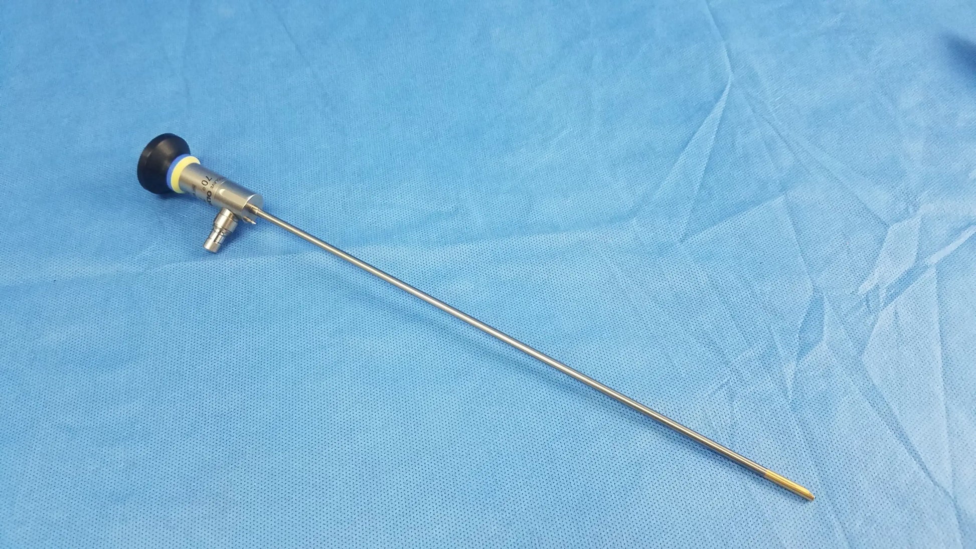 Silver wa2t470a oes elite rigid telescope with black ergonomic handle and metallic joints for surgical use