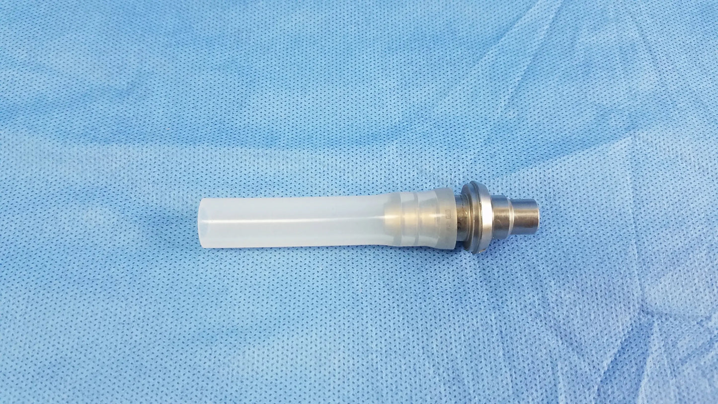 Transparent plastic evacuation adapter with metallic threaded connector compatible olympus for outer sheath use