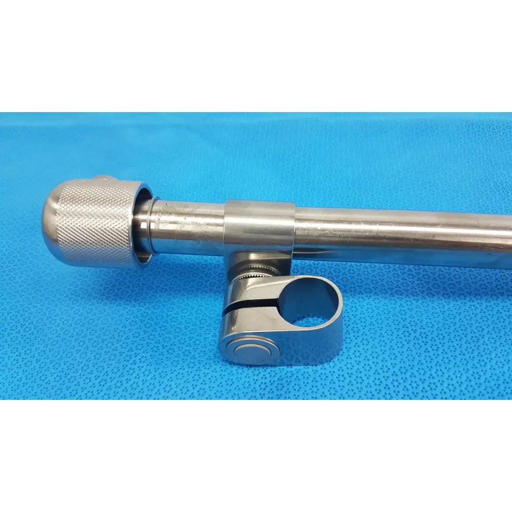 Stainless steel speed-tract field post with textured knob and adjustable clamp for surgical retractor use