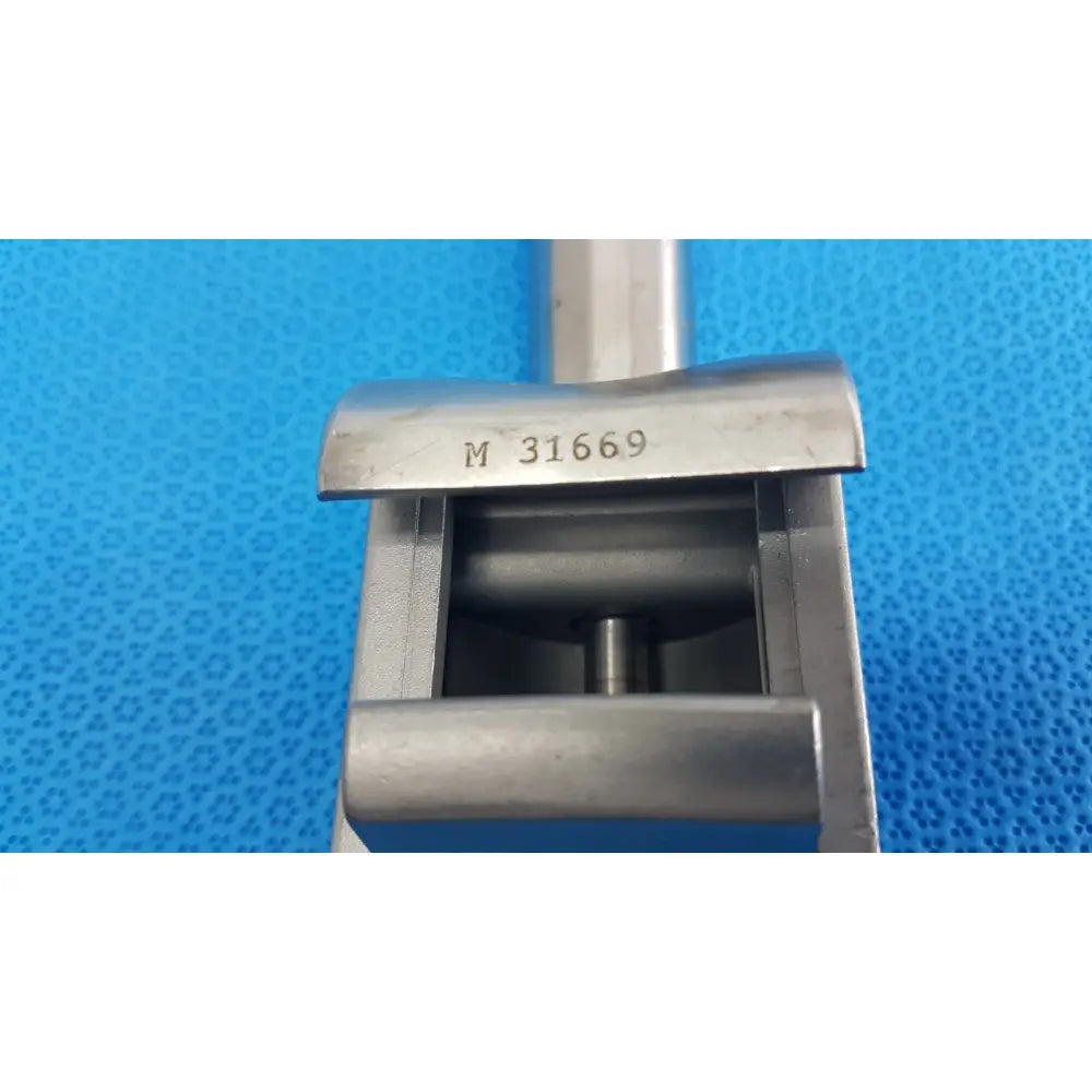 Stainless steel omni-tract 11321 speed-tract field post surgical retractor with engraved serial number m 31669 on handle