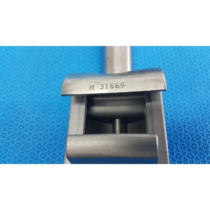 Stainless steel omni-tract 11321 speed-tract field post surgical retractor with engraved serial number m 31669 on handle