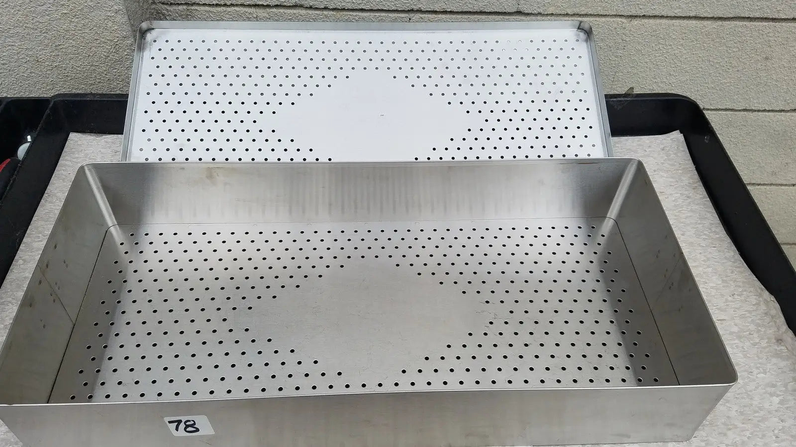 Reuse Medical Omni Tract 3422R Stainless Steel Drain Hole Pan and Cover Sterilization Tray Surgical & Orthopedic Instruments, second-hand product photo 1