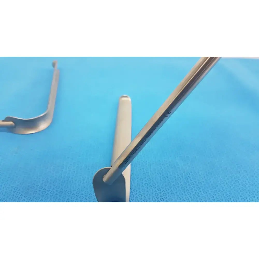 Omni-Tract Integra 4929 Radiolucent Aluminum Renal Vein Retractor Blade 1"x8" Surgical Retractor Blade, second-hand product photo 3