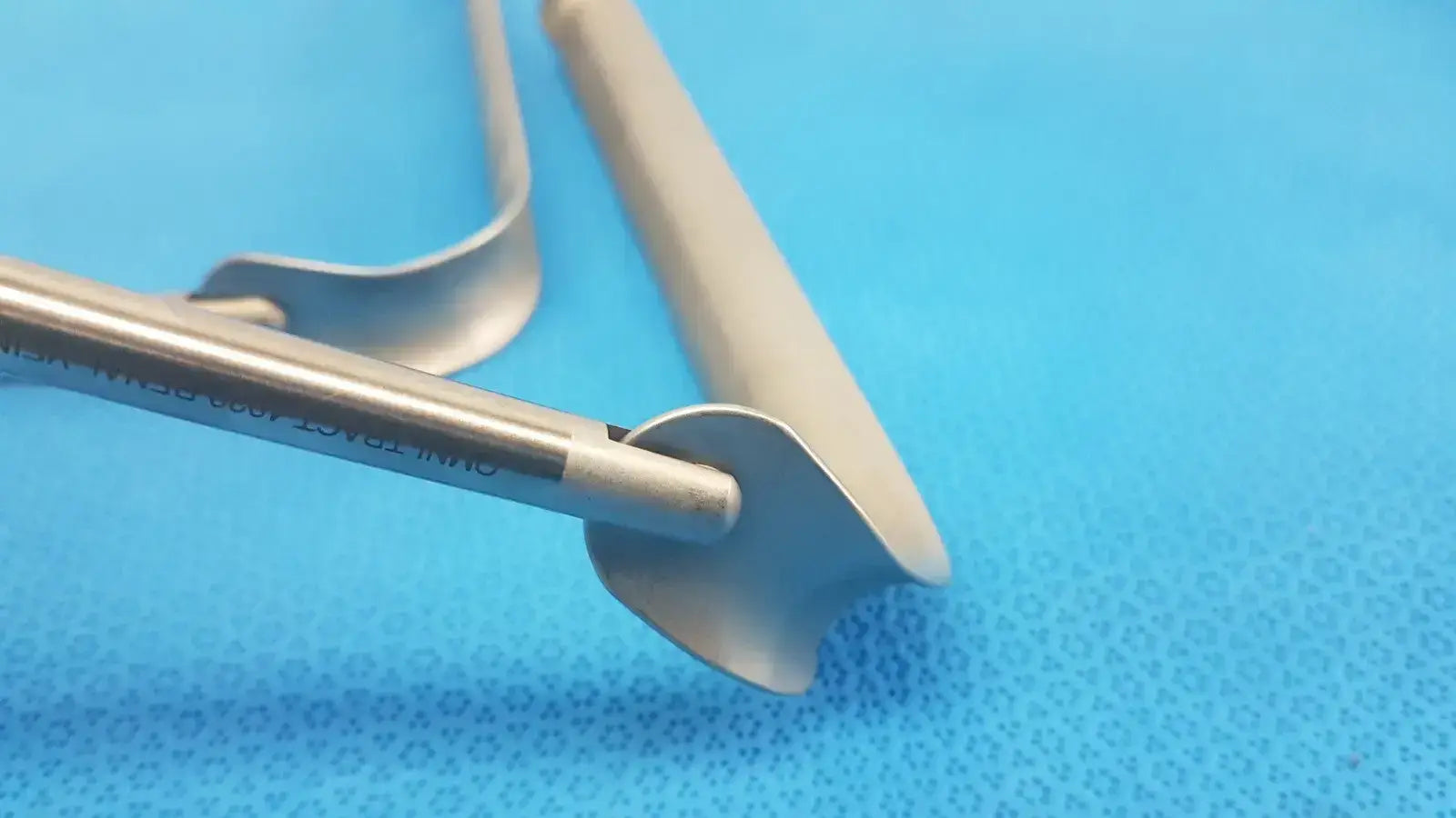 Omni-Tract Integra 4929 Radiolucent Aluminum Renal Vein Retractor Blade 1"x8" Surgical Retractor Blade, second-hand product photo 5