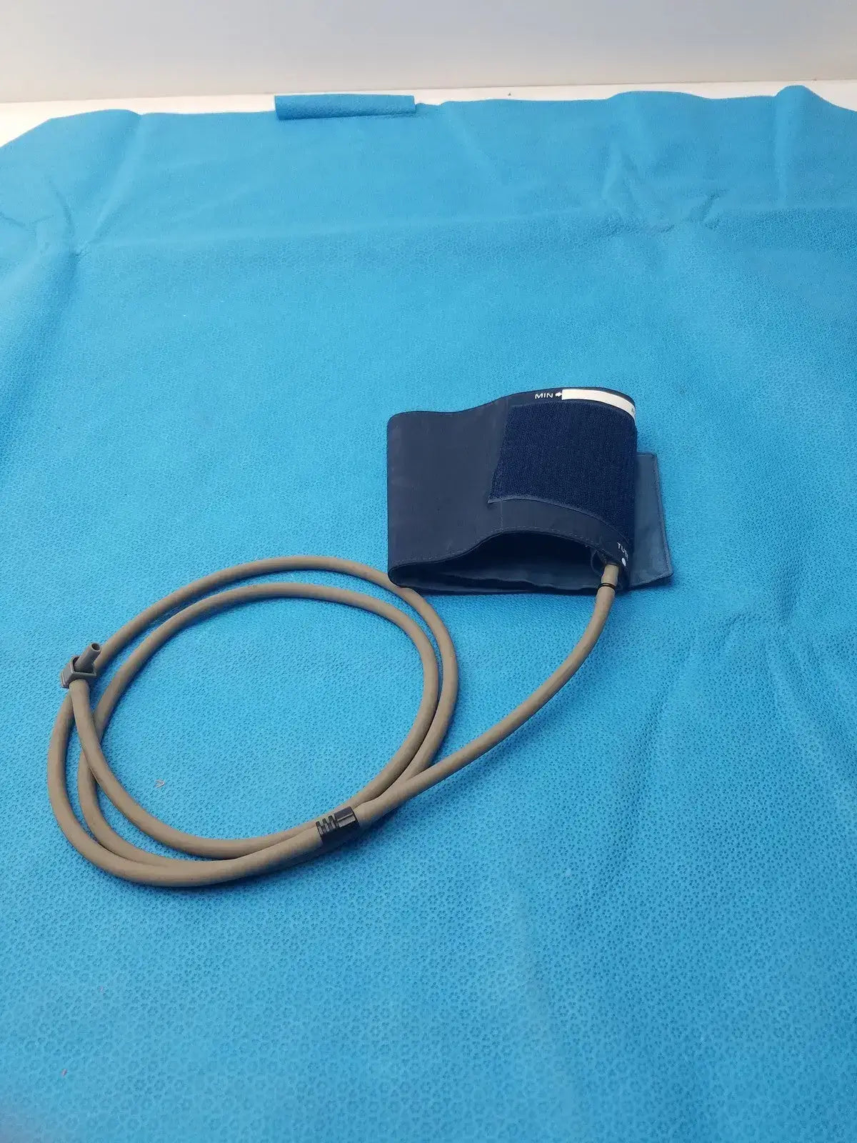 Omron Blood Pressure Cuff 22-32cm - REF HEM-CR19 Blood Pressure Cuff, second-hand product photo 2