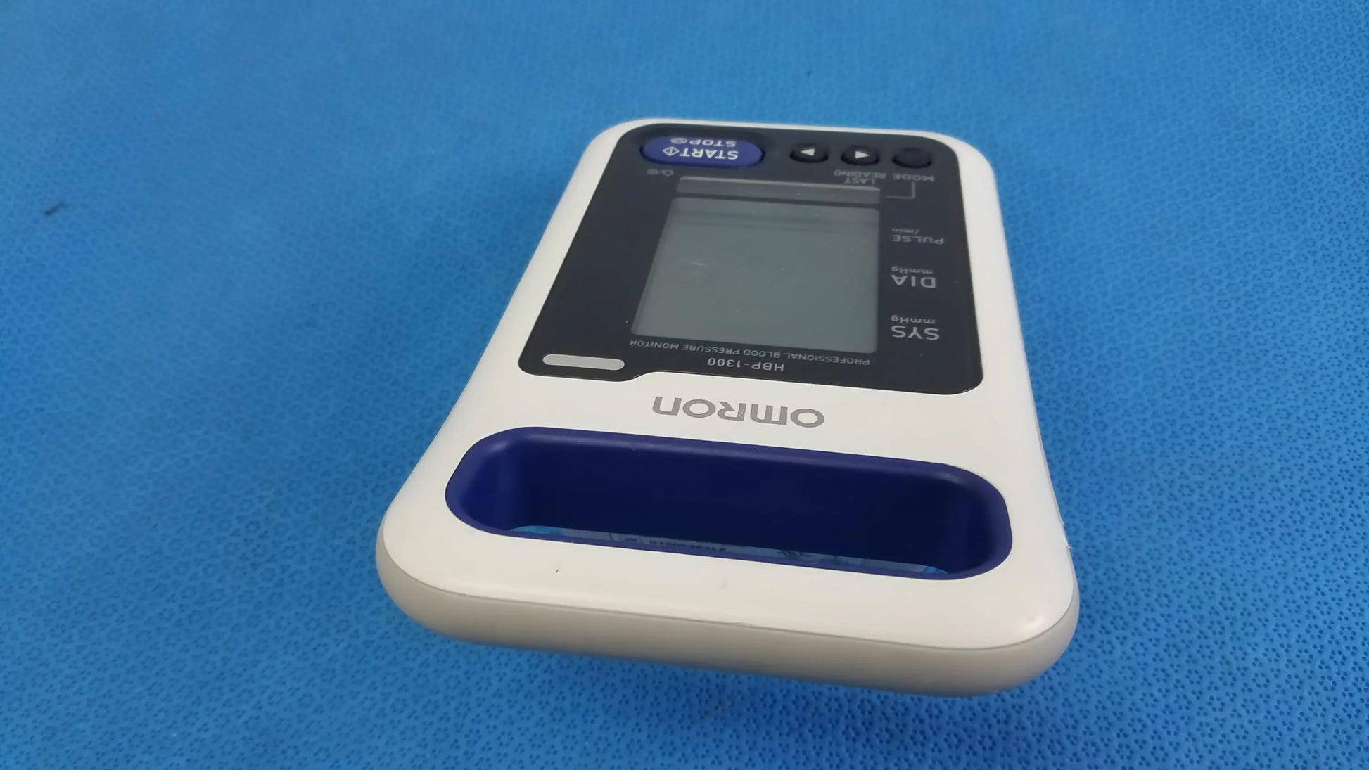 Omron HBP-1300 Professional Blood Pressure Monitor Professional Blood Pressure Monitor, second-hand product photo 3