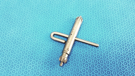 Reuse Medical Orthopedic Drill Chuck Key – Compatible with 3.8mm & 3.2mm Pin Hole Sizes Surgical & Orthopedic Instruments, second-hand product photo 1