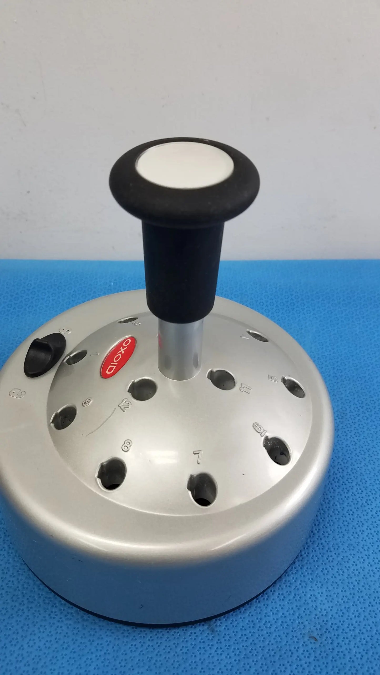 Oxoid Antimicrobial Susceptibility Disc Dispenser – 12 Place Antimicrobial Susceptibility Disc Dispenser, second-hand product photo 2