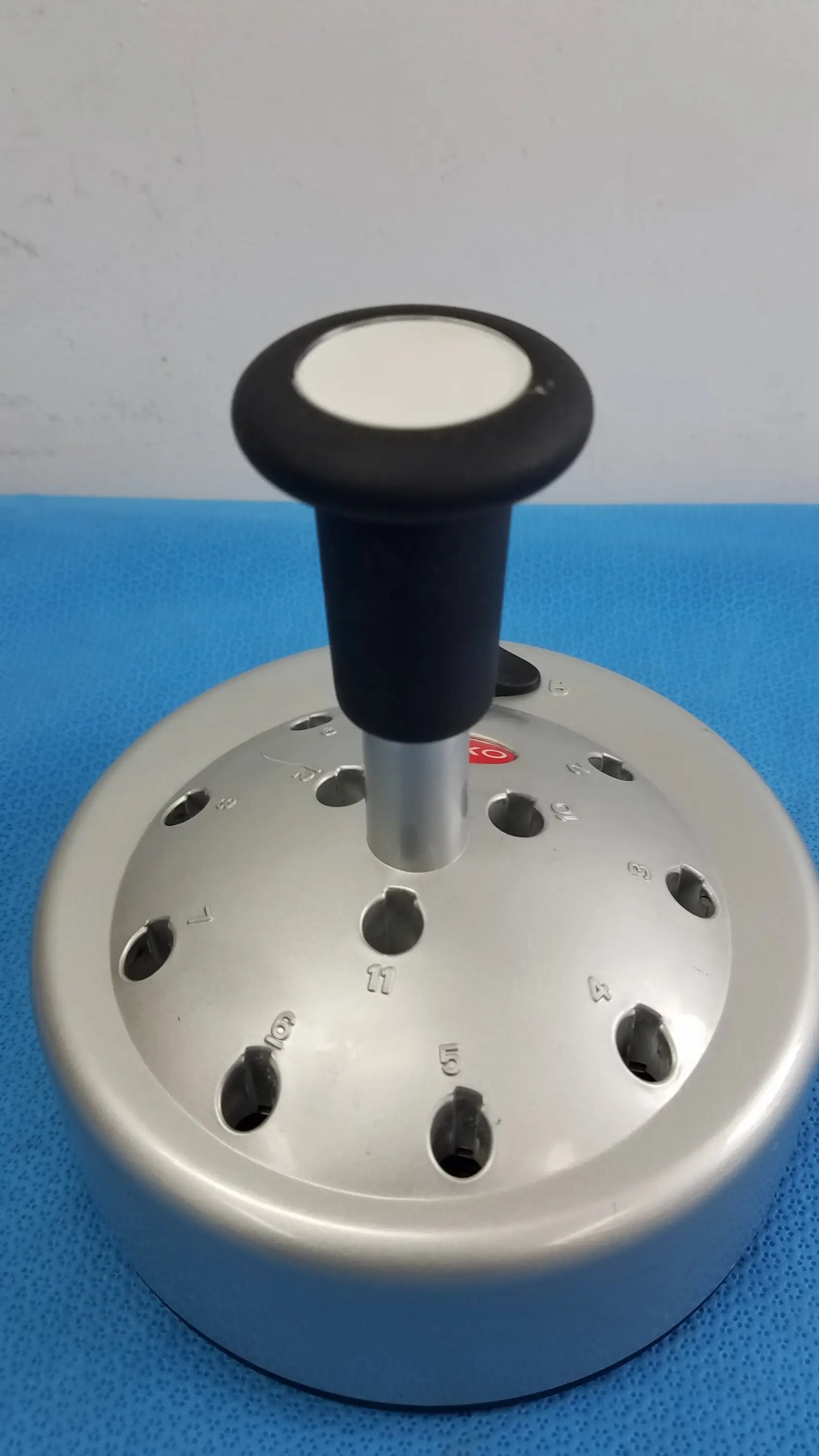 Oxoid Antimicrobial Susceptibility Disc Dispenser – 12 Place Antimicrobial Susceptibility Disc Dispenser, second-hand product photo 3