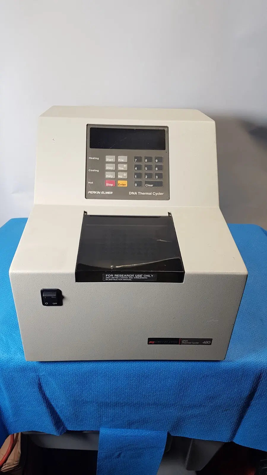 Reuse Medical Perkin Elmer Cetus 480 DNA Thermal Cycler N801-0100 Spectrometers & Spectrophotometers, second-hand product photo 1