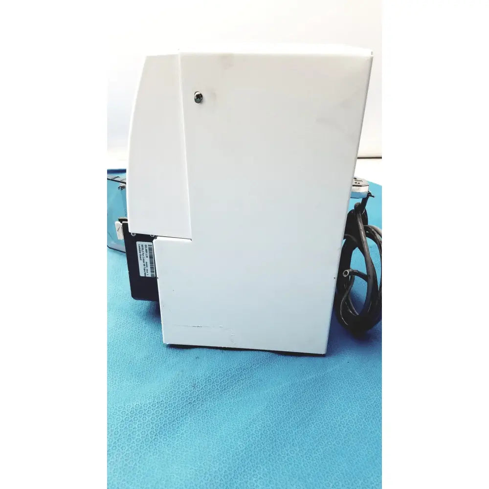 White plastic perkin elmer peri pump cjl8002 with black power cord and silver screw on side for janus g3 workstation