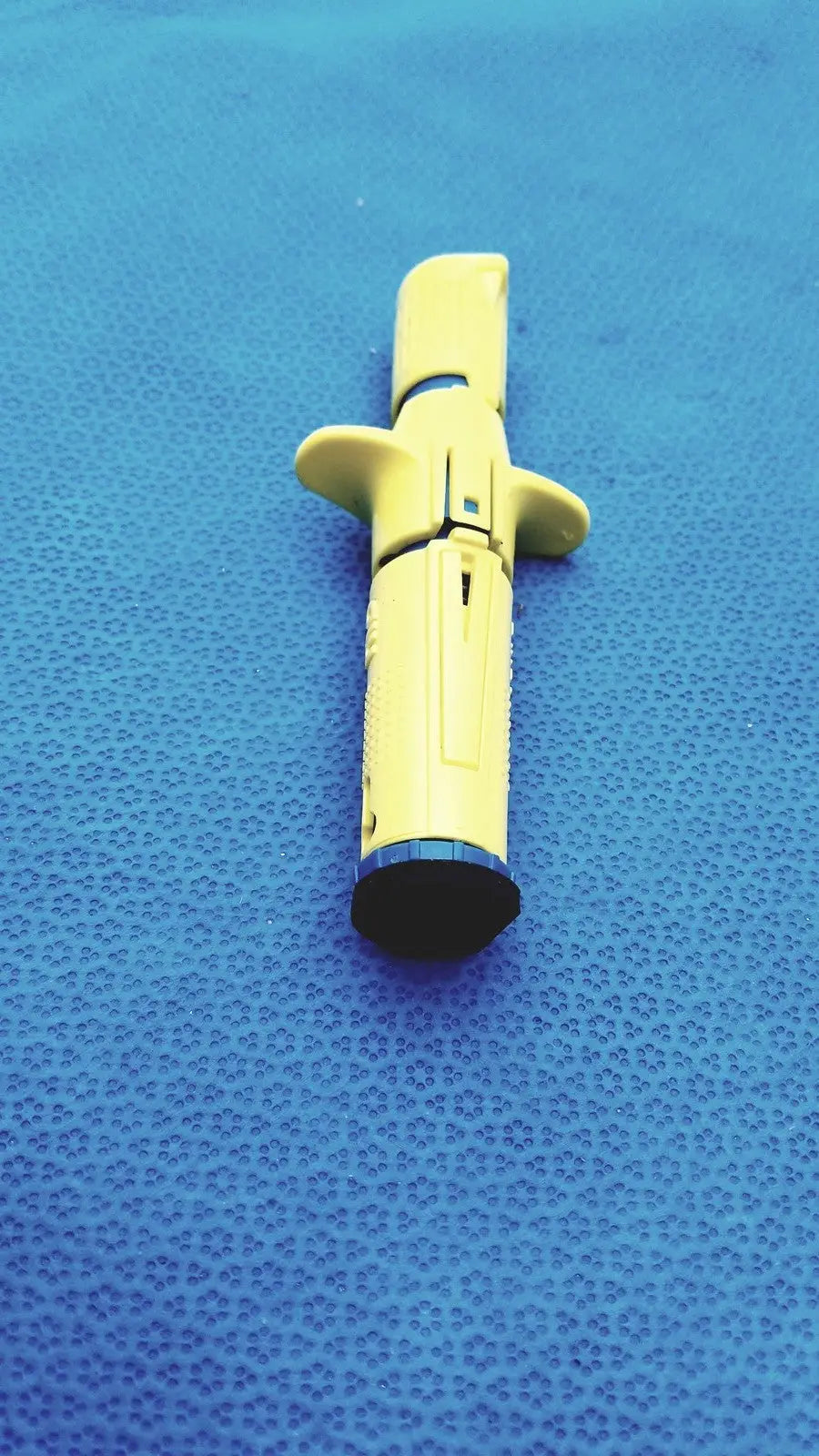 Yellow plastic insulin pen with black tip and ergonomic grip from persys medical nio adult simulation kit
